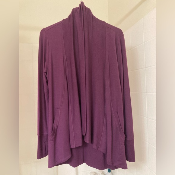 Athleta wrap in maroon size XSP - like new - worn minimally - Picture 11 of 15